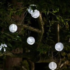 Glowing Globes Solar String Lights